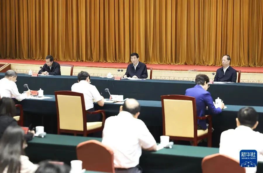 王滬寧出席發(fā)展新質(zhì)生產(chǎn)力調(diào)研協(xié)商座談會(huì)